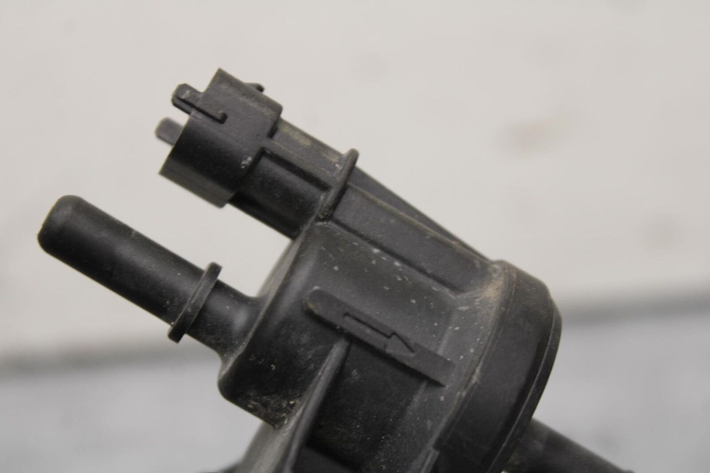 16-18 KTM 690 DUKE AIR VALVE SOLENOID TOP ENGINE SWITCH SENSOR BB631