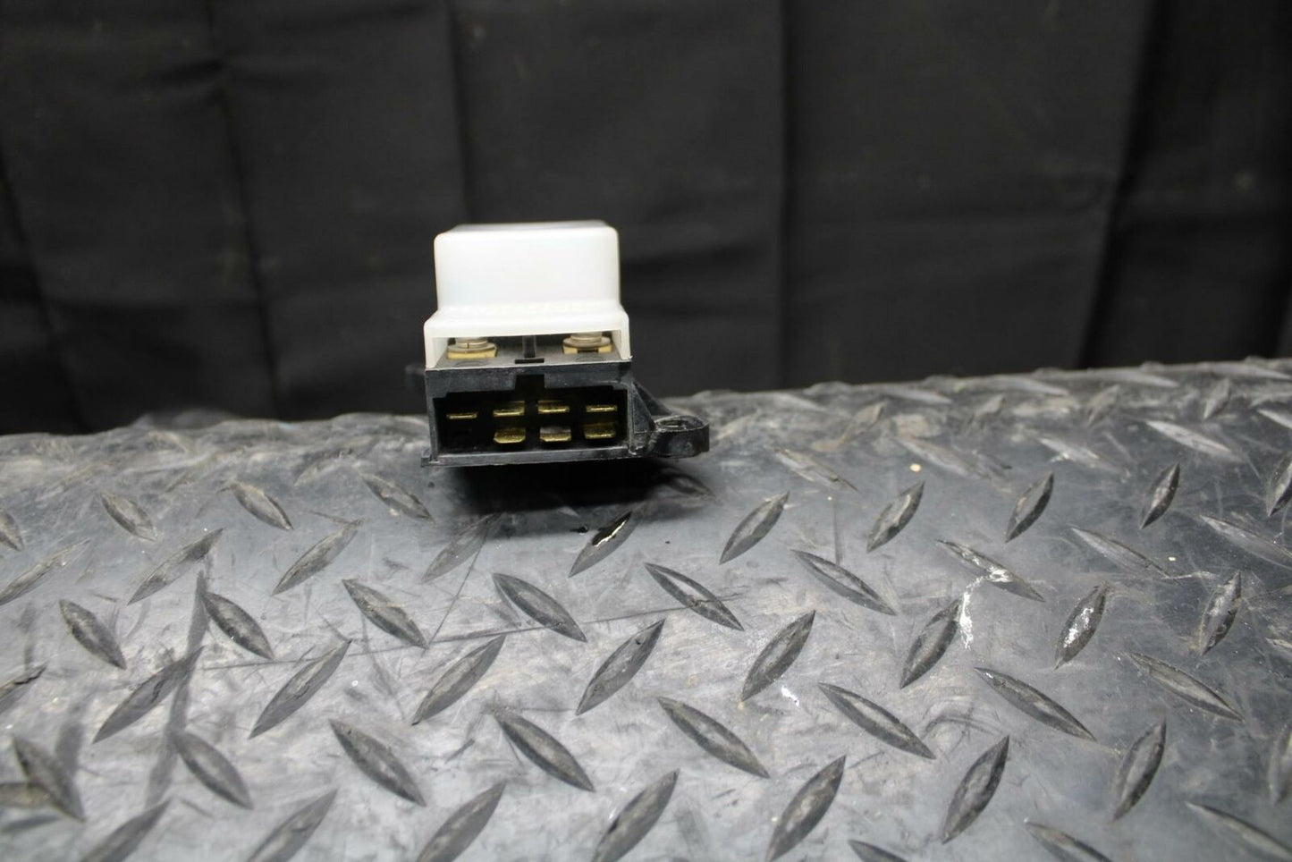 86 SUZUKI GS750ES RELAY ASSEMBLY FUSE BOX BB233