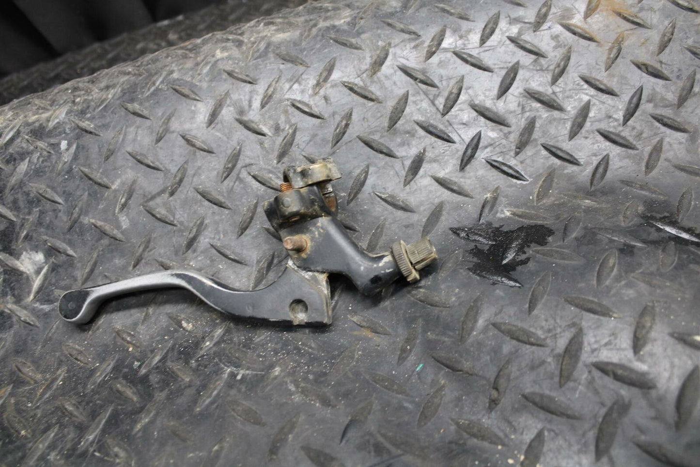 85-86 SUZUKI QUADRACER 250 CLUTCH LEVER PERCH MOUNT BRACKET BB210