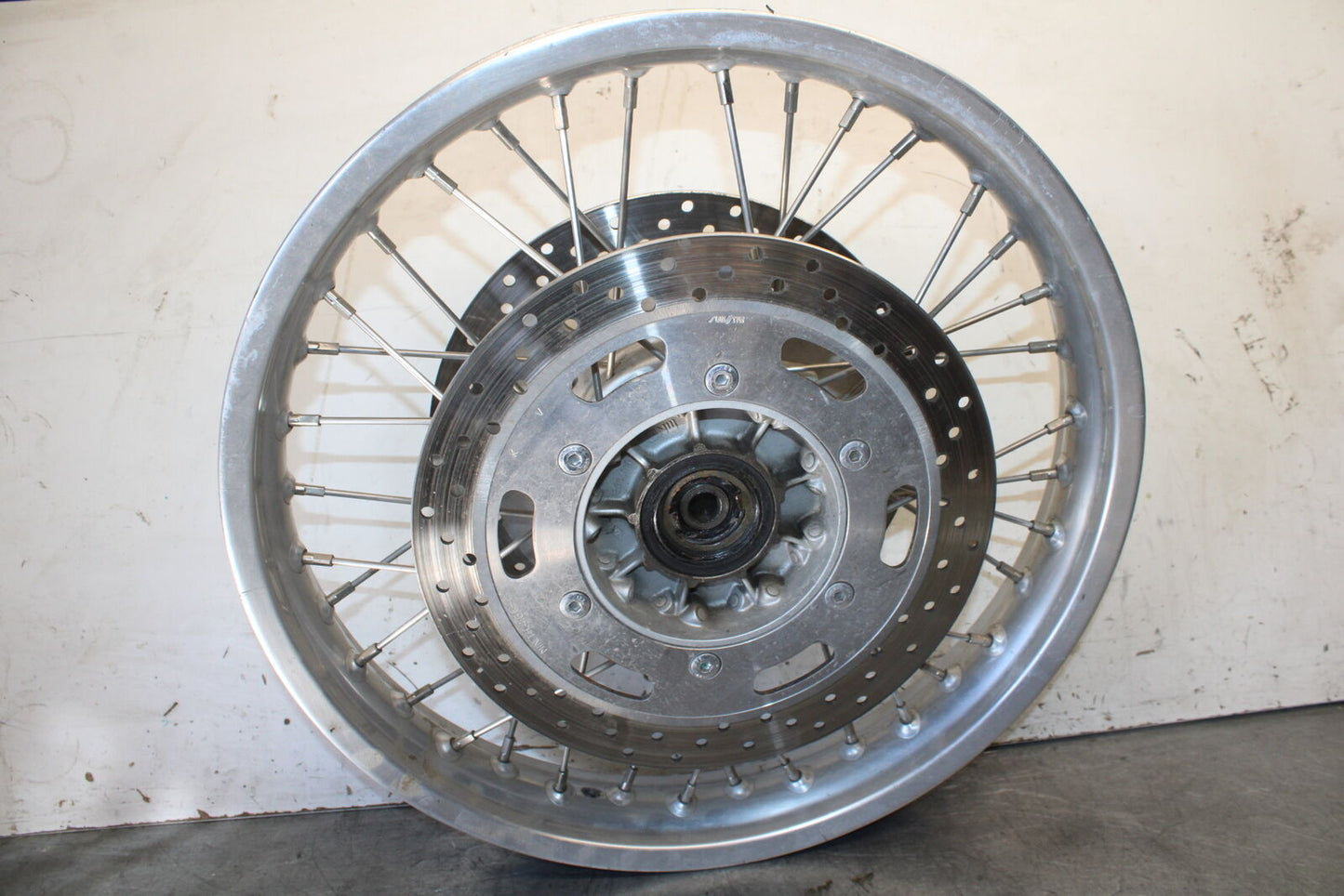 01-06 TRIUMPH TIGER 955I FRONT RIM FRONT WHEEL BB693