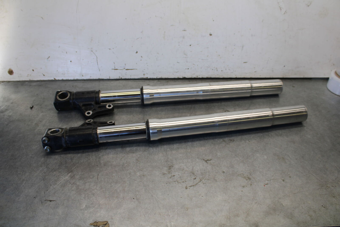 06-07 DUCATI MONSTER 695 FRONT FORKS SHOCK SUSPENSION SET PAIR BB674