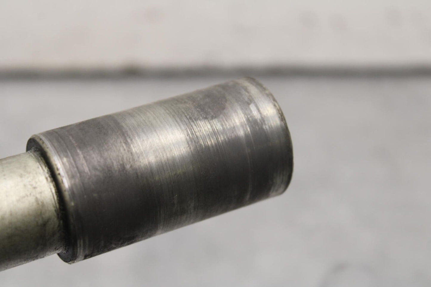 01-03 SUZUKI GSXR600 FRONT WHEEL RIM AXLE PIVOT BOLT  BB633