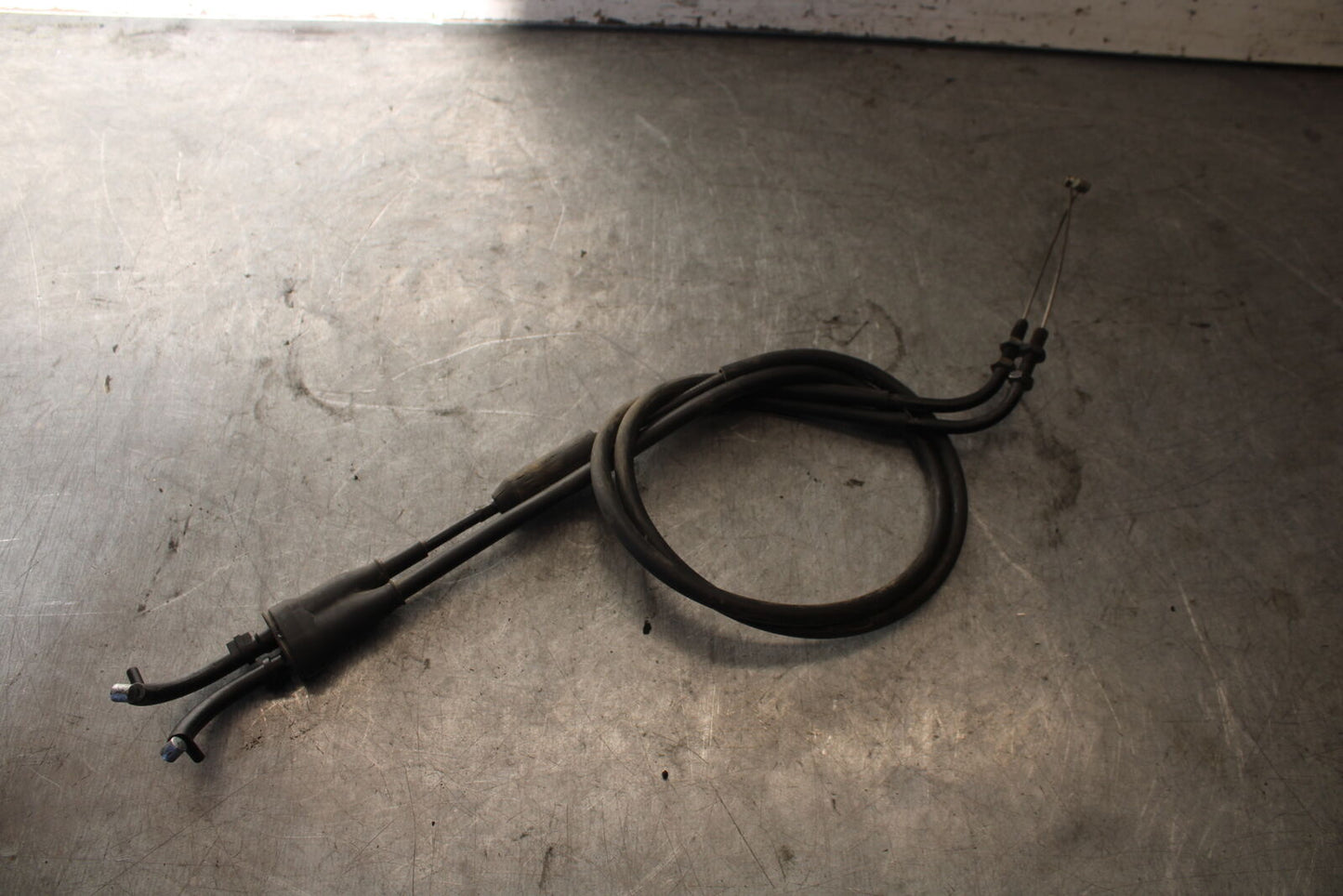 07-08 TRIUMPH DAYTONA 675 THROTTLE CABLES LINES BB685
