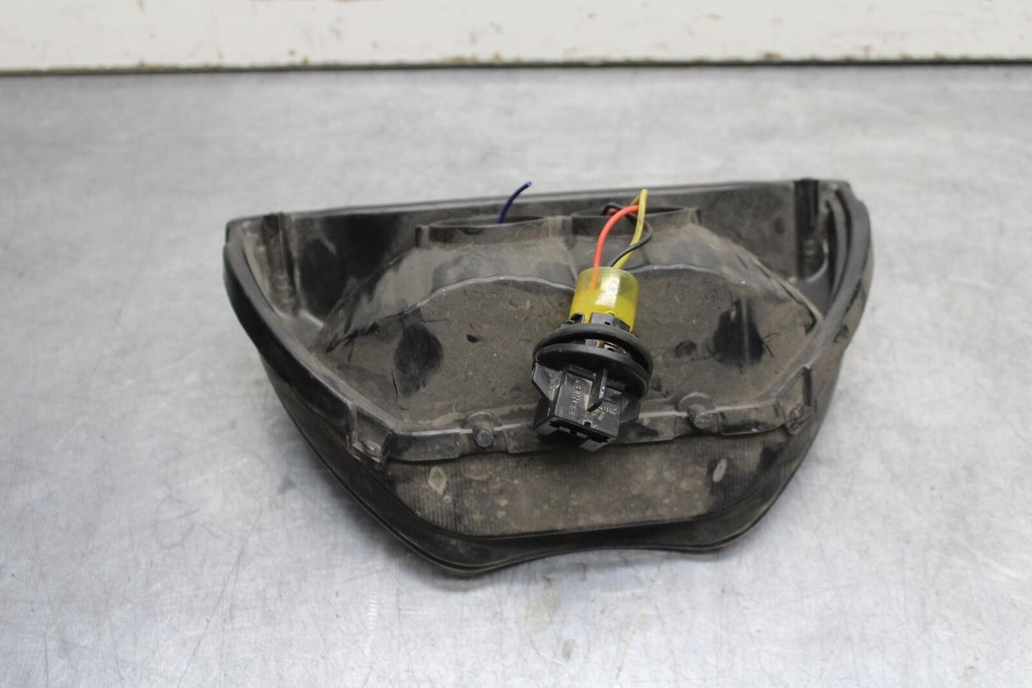 01-06 HONDA CBR600F4I REAR TAIL TAILLIGHT BACK BRAKE LIGHT 33701-MBW-671 BB626