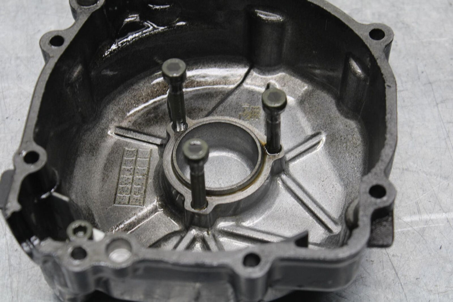 1999 Suzuki GSXR600 STATOR MAGNETO ALTERNATOR GENERATOR COVER 11351-33E01 BB580