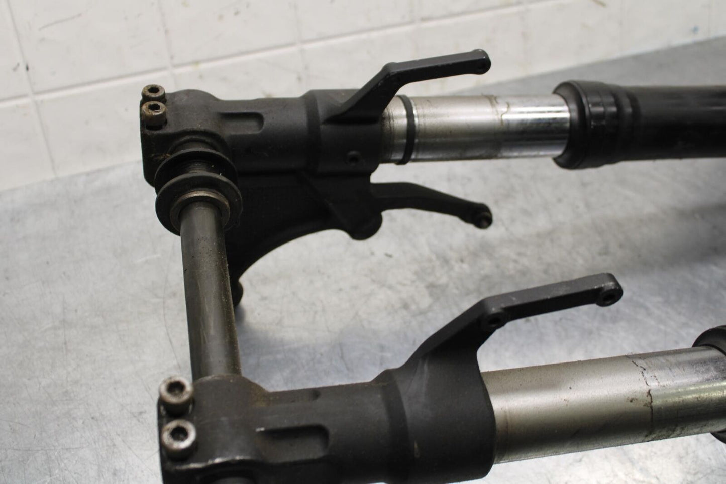 2007 Yamaha YZF R6S COMPLETE FRONT END FORKS SUSPENSION TRIPLE TREE BB594