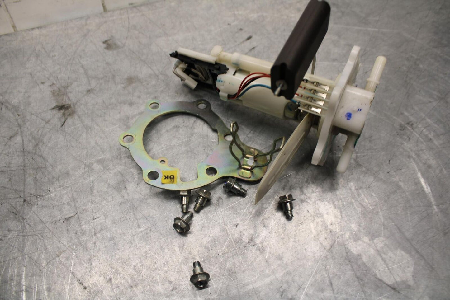 18 KTM RC 390 FUEL PUMP GAS PETROL SENDER UNIT BB442