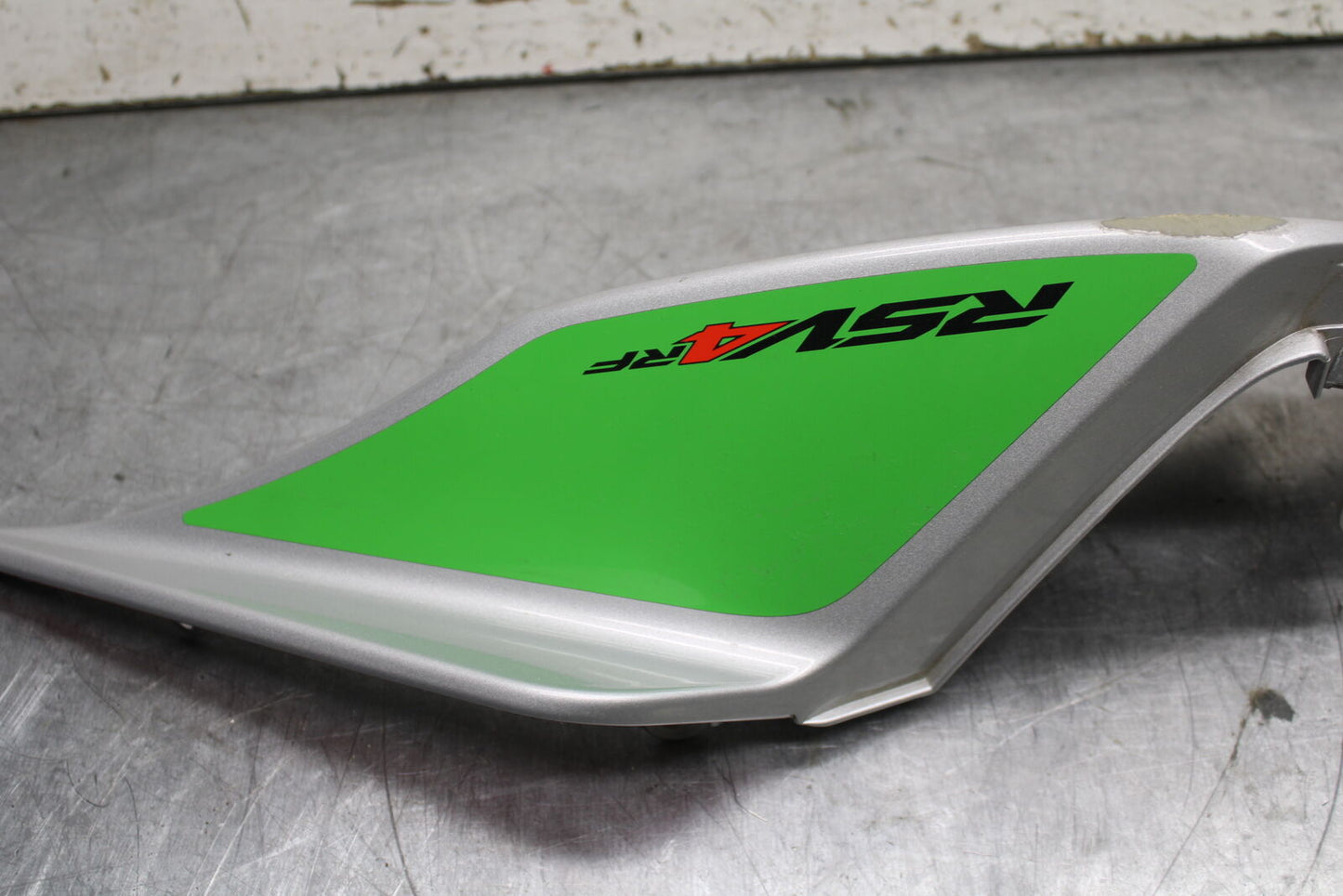15-19 APRILIA RSV4 RF LEFT REAR BACK TAIL FAIRING COWL SHROUD BB611