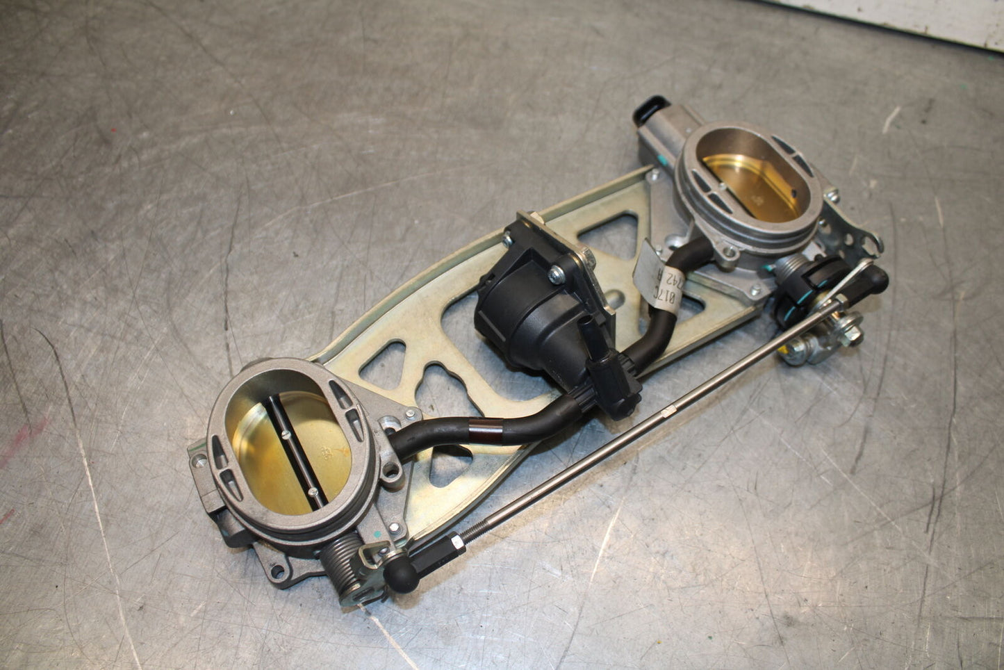 09-11 DUCATI 1198 THROTTLE BODIES BB705