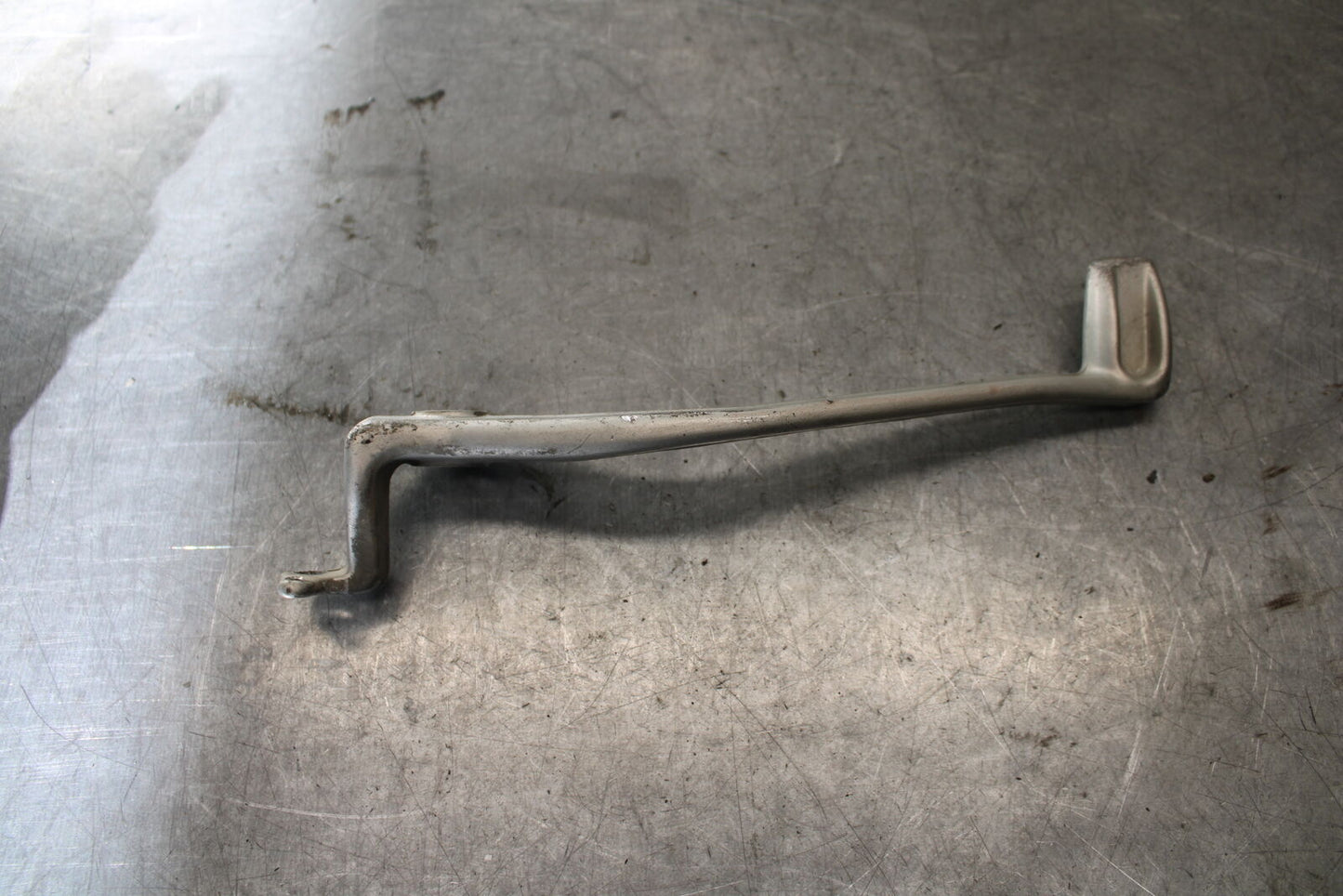 01-06 TRIUMPH TIGER 955I RIGHT REARSET BRAKE FOOT PEDAL BB693