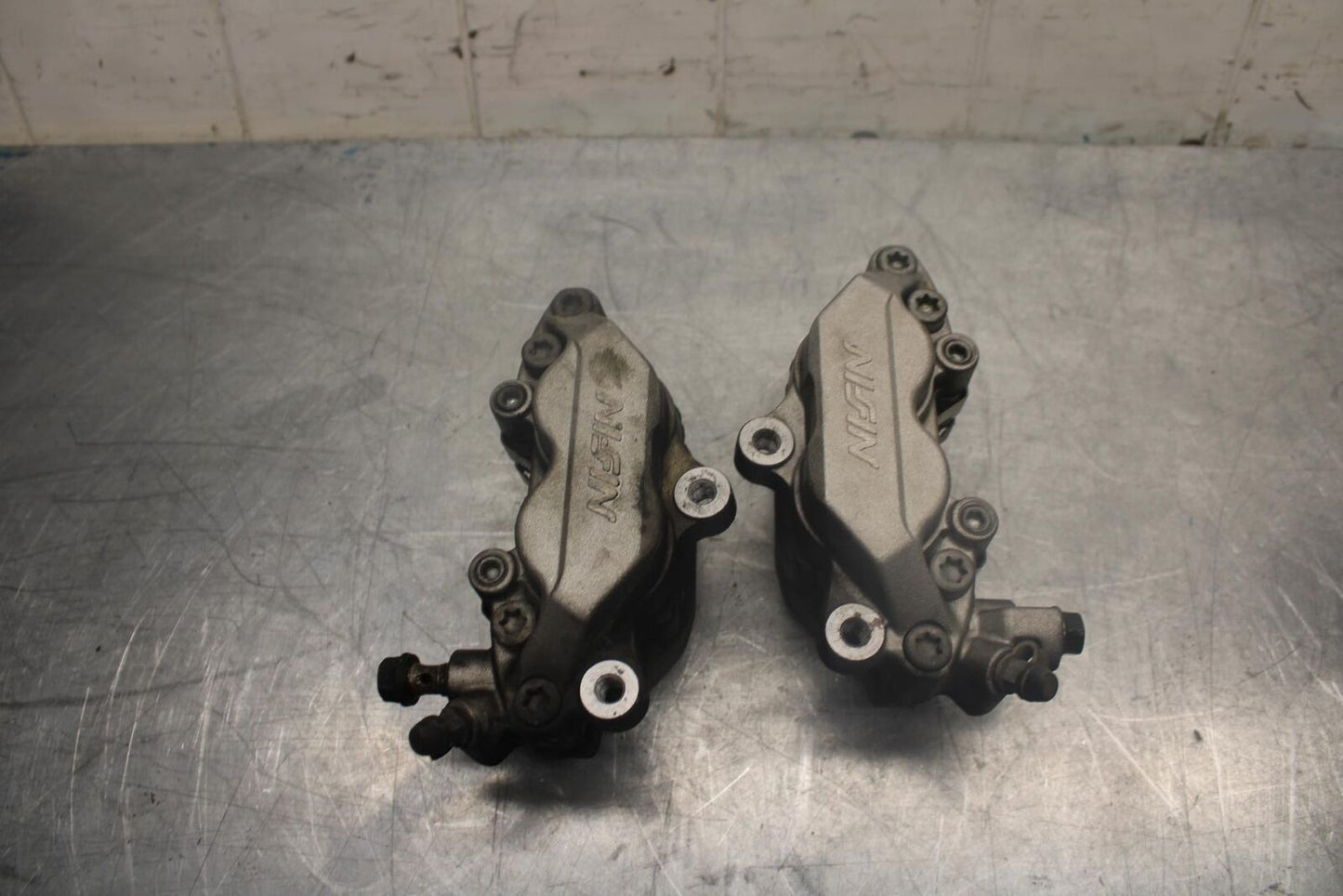 98-99 HONDA CBR900RR RIGHT LEFT FRONT BRAKE CALIPER SET PAIR CALIPERS BB458
