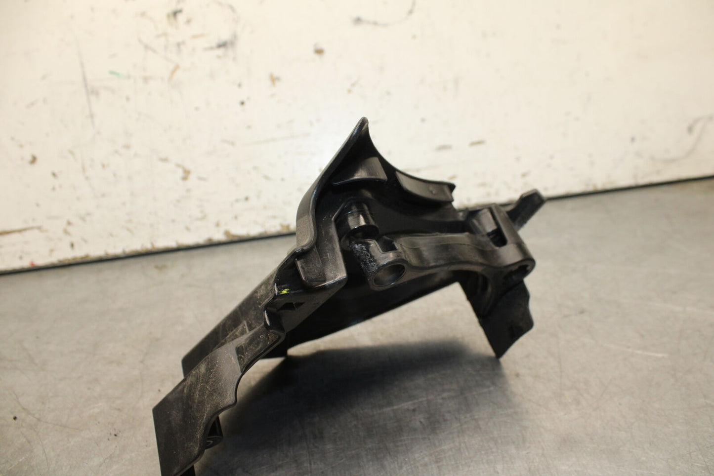 21-24 APRILIA TUONO 660 FACTORY ENGINE SPROCKET COVER BB733