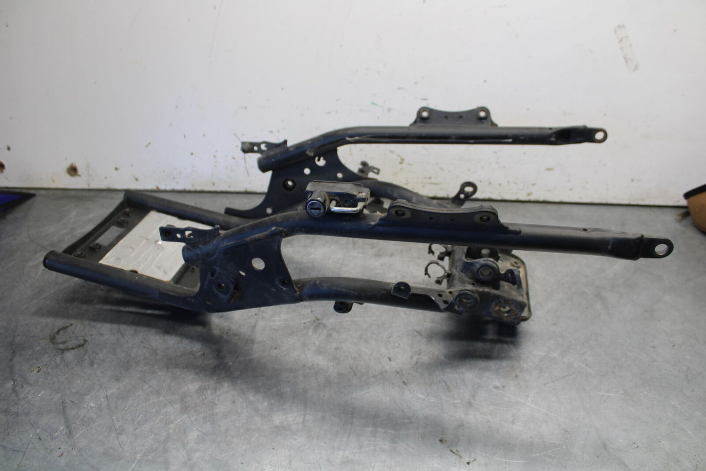 07-09 YAMAHA FZ6 REAR SUBFRAME BACK SUB FRAME 4S8-21190-09-00 BB713