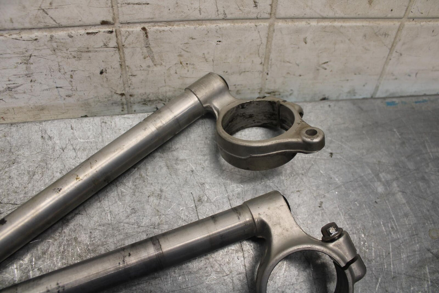 2001 Suzuki GSXR1000 LEFT RIGHT CLIP ON ONS HANDLEBARS PAIR SET 56111-35F02 BB52