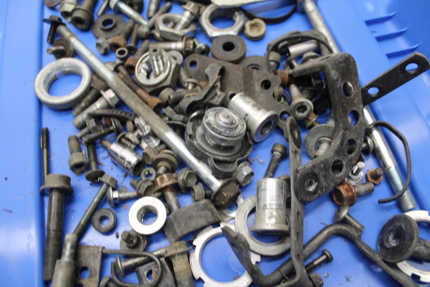 1997 Suzuki GSXR750 LEFT OVER MOUNTING BOLTS HARDWARE MOTOR SCREWS BB39