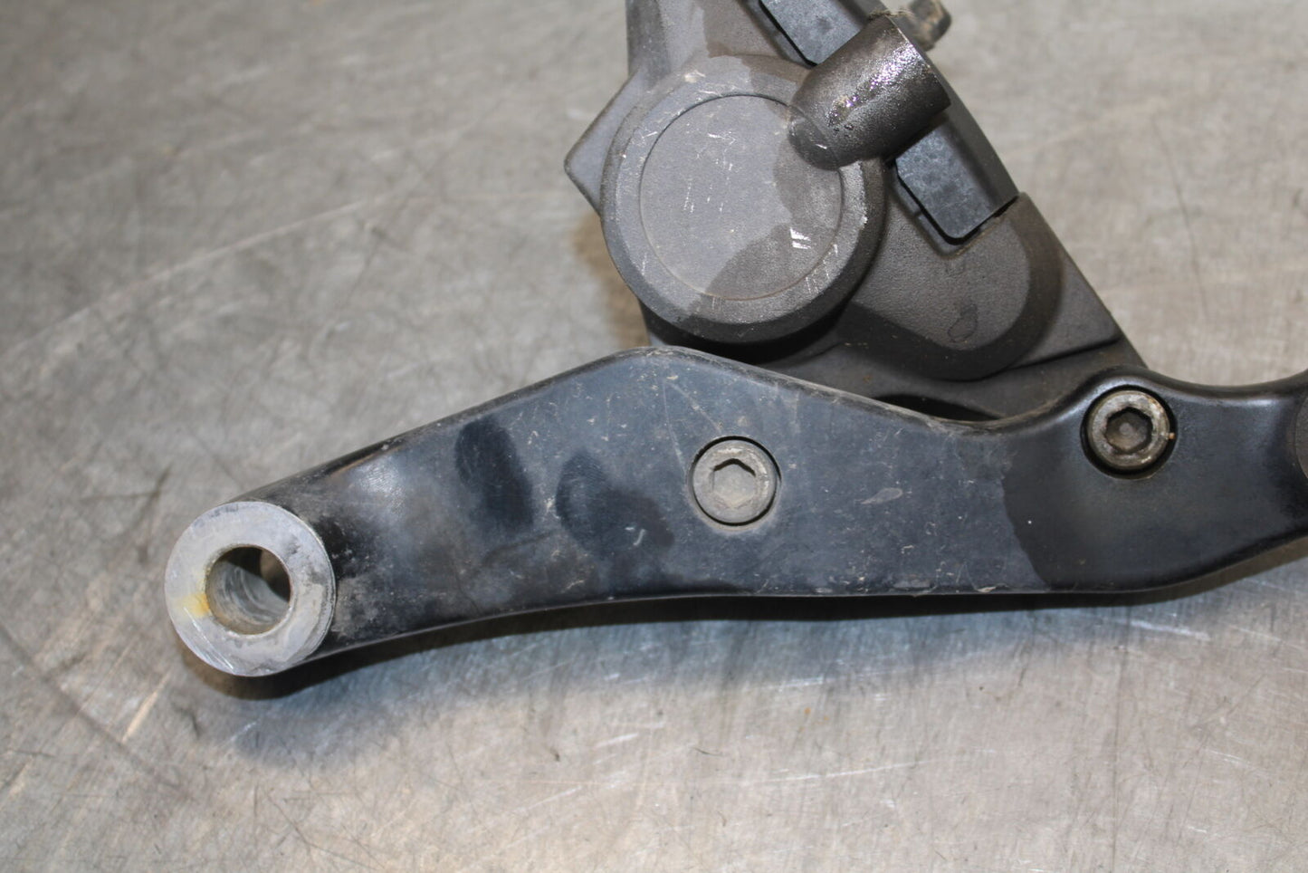 87-03 SUZUKI INTRUDER 1400 VS1400GLP REAR BACK BRAKE CALIPER W MOUNT BB702