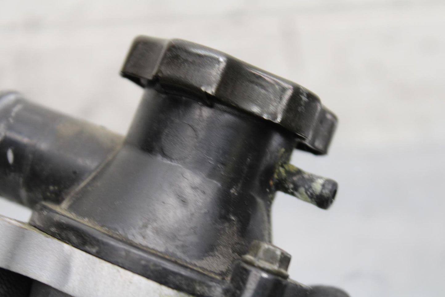 2005 Kawasaki Vulcan 1600 VN1600D COOLANT THERMOSTAT HOUSING BB556