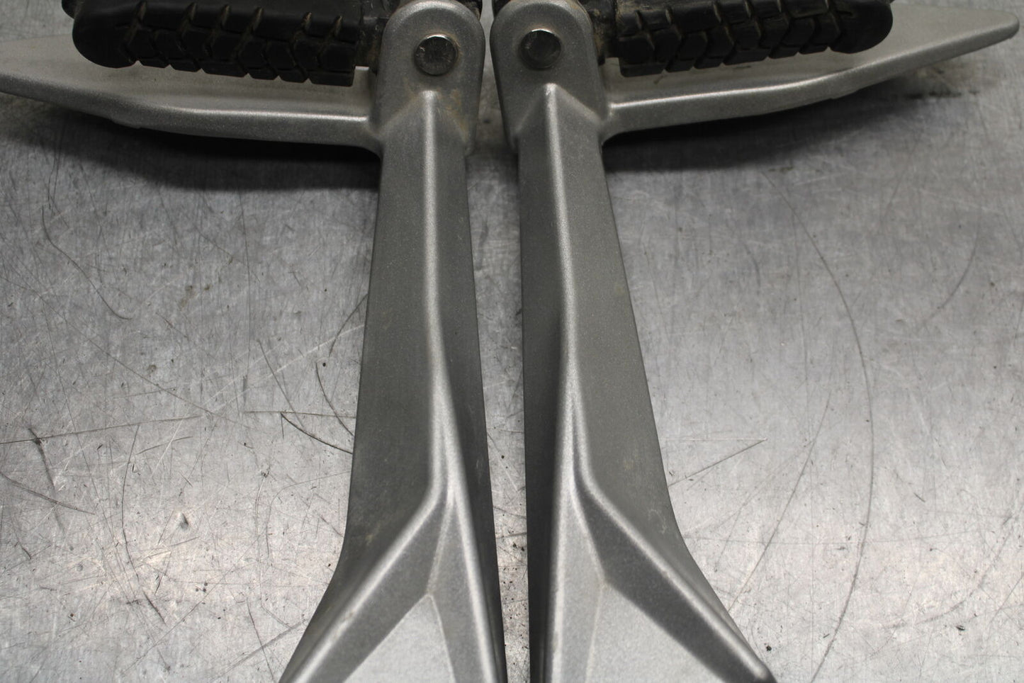 13-16 KTM 390 DUKE REAR BACK PASSENGER PEG SET PAIR BB748