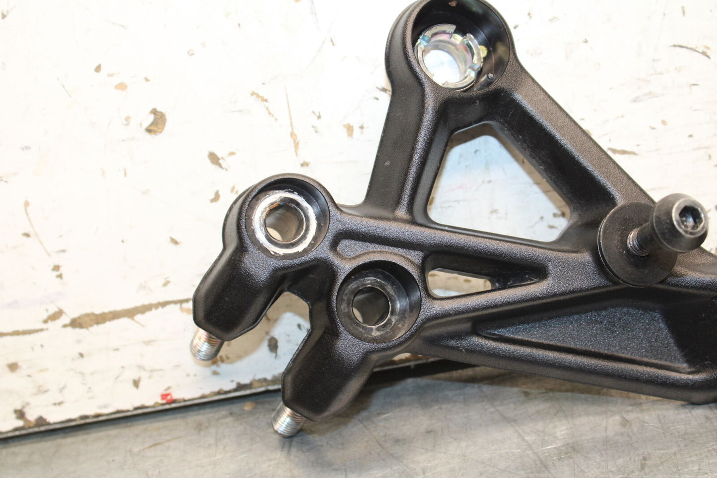 17-24 KTM 390 DUKE LEFT REARSET REAR SET DRIVER FOOT PEG REST STOP BB734