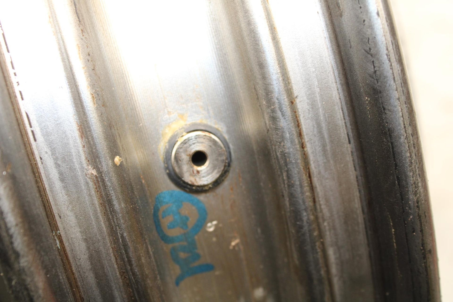 2005 Kawasaki Vulcan 1600 VN1600D FRONT WHEEL AND LEFT RIGHT RORORS BB556