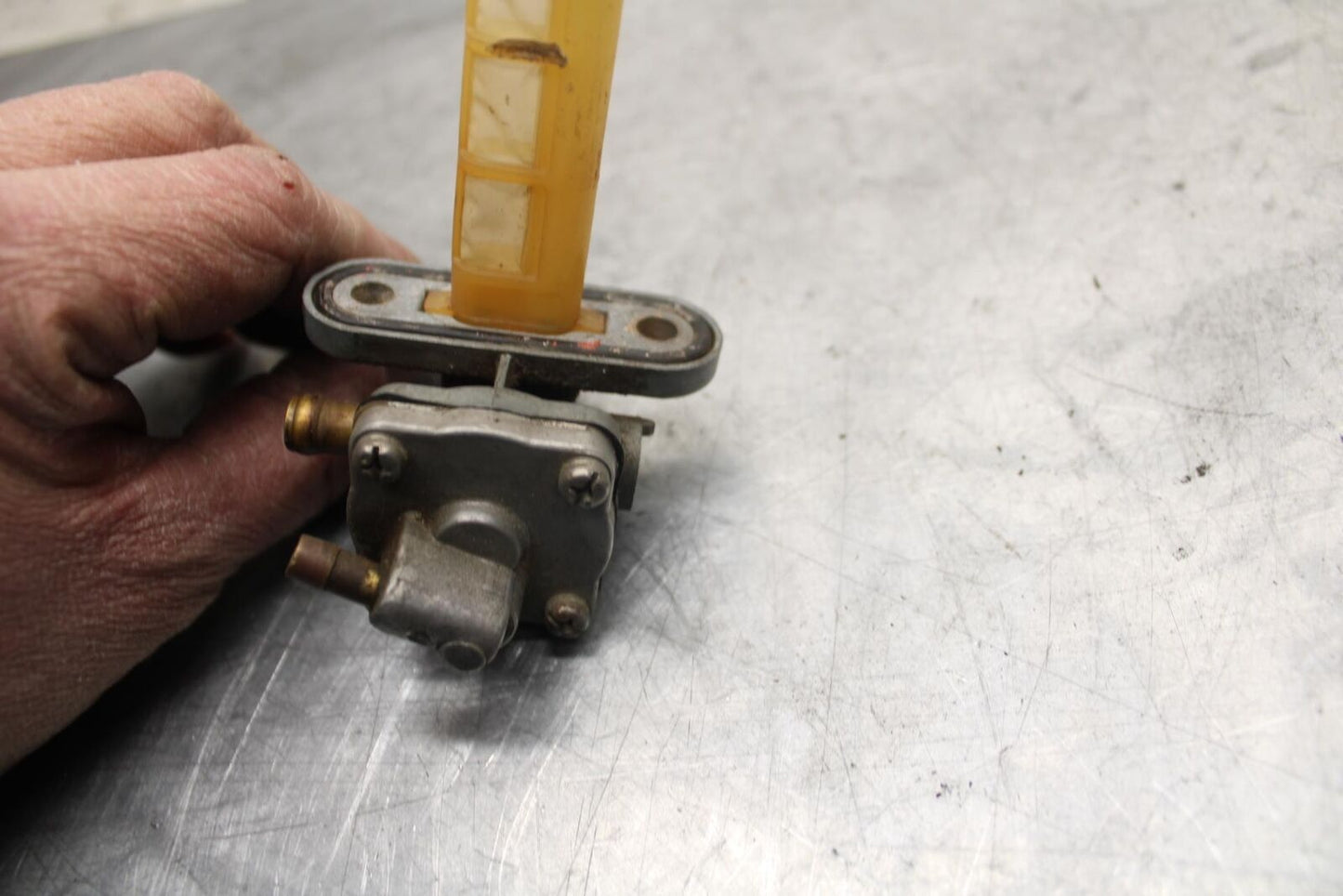 1984 Suzuki GS1150EF FUEL GAS TANK PETCOCK SHUT ON OFF VALVE BB29