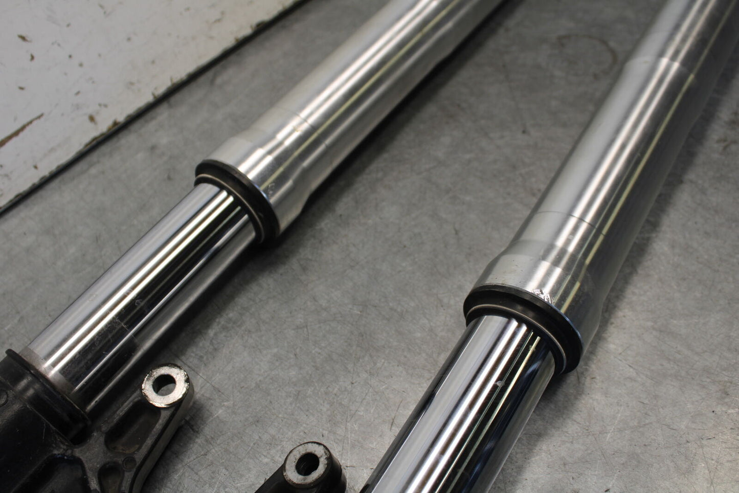 06-07 DUCATI MONSTER 695 FRONT FORKS SHOCK SUSPENSION SET PAIR BB674
