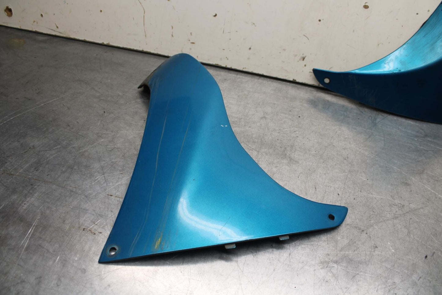 1995 Suzuki RF600R LEFT LOWER BOTTOM BELLY SIDE FAIRING COWL BB615