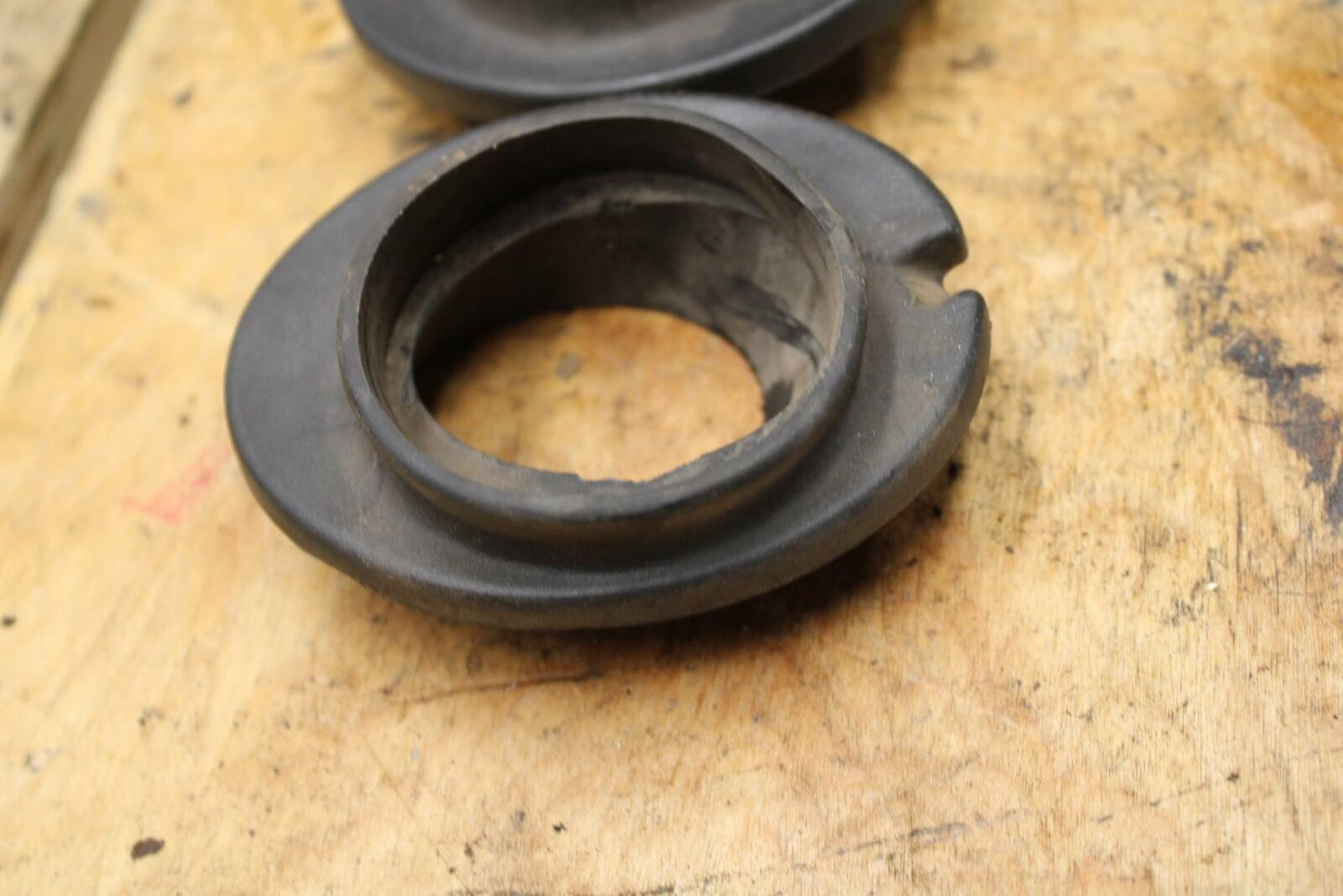 91-93 YAMAHA FZR1000 RIGHT LEFT FRONT DUCT COVERS GROMMETS RUBBERS BB339