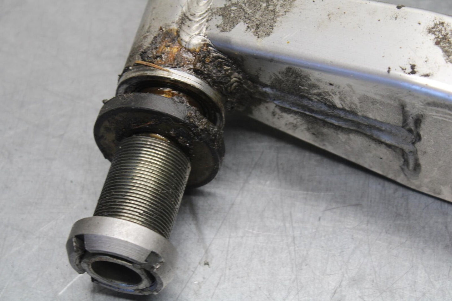 01-03 SUZUKI GSXR600 REAR SWINGARM BACK SUSPENSION SWING ARM BB639