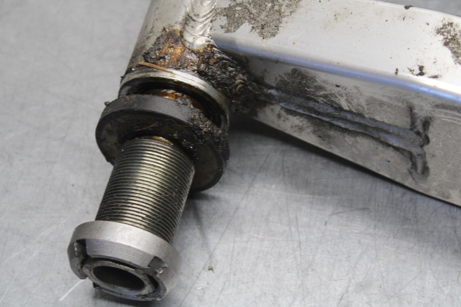 01-03 SUZUKI GSXR600 REAR SWINGARM BACK SUSPENSION SWING ARM BB639