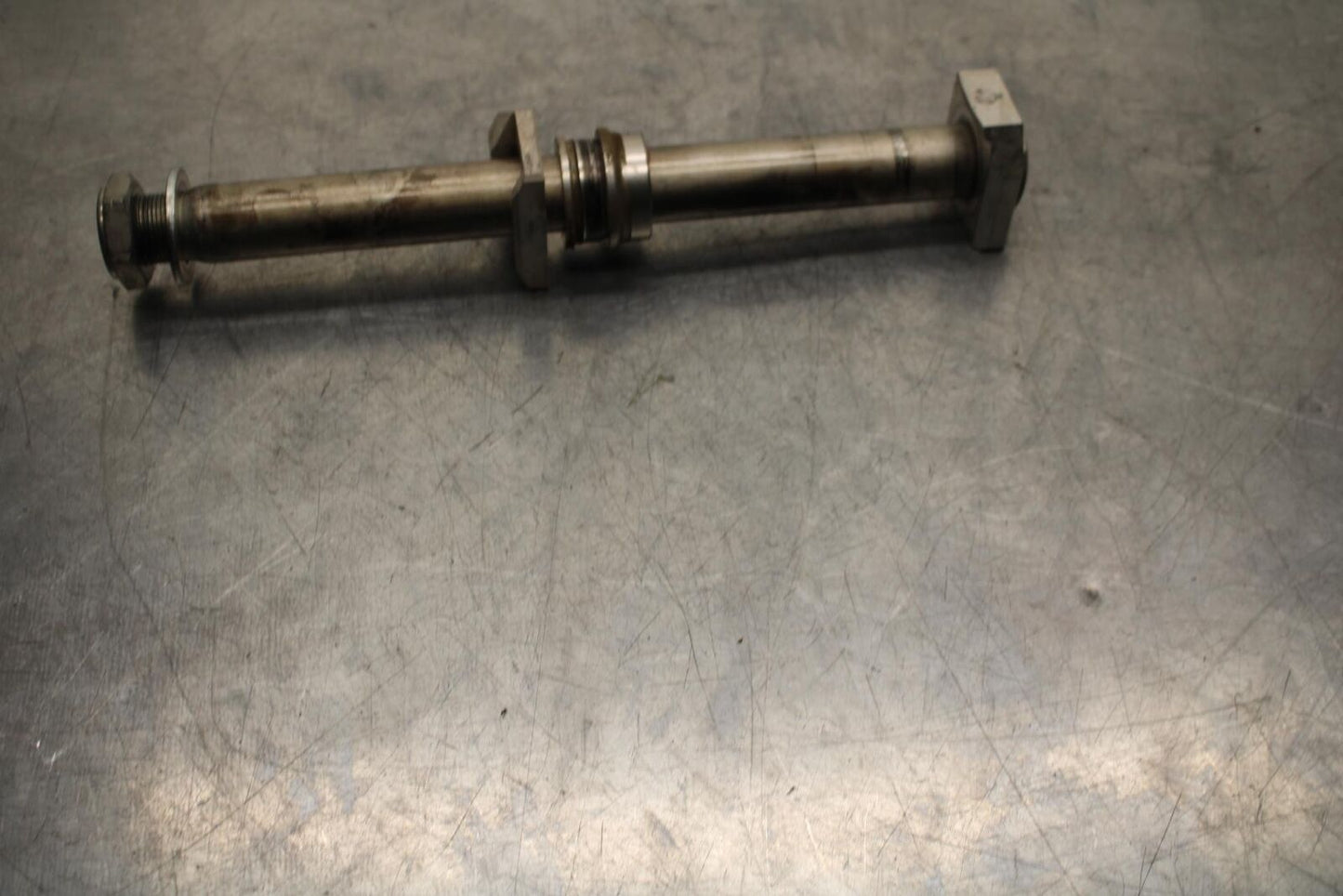 20 SUZUKI GSXR 1000 REAR AXLE BACK WHEEL RIM PIVOT BOLT AXEL BB597
