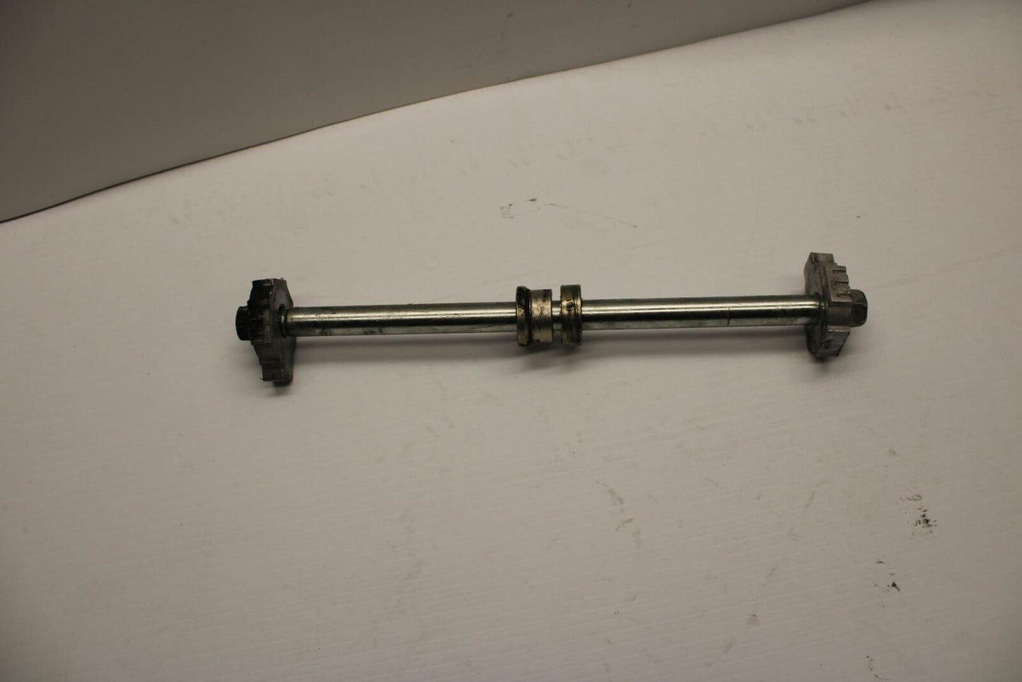 18-20 HUSQVARNA VITPILEN 401 REAR AXLE BACK WHEEL RIM PIVOT BOLT AXEL BB248