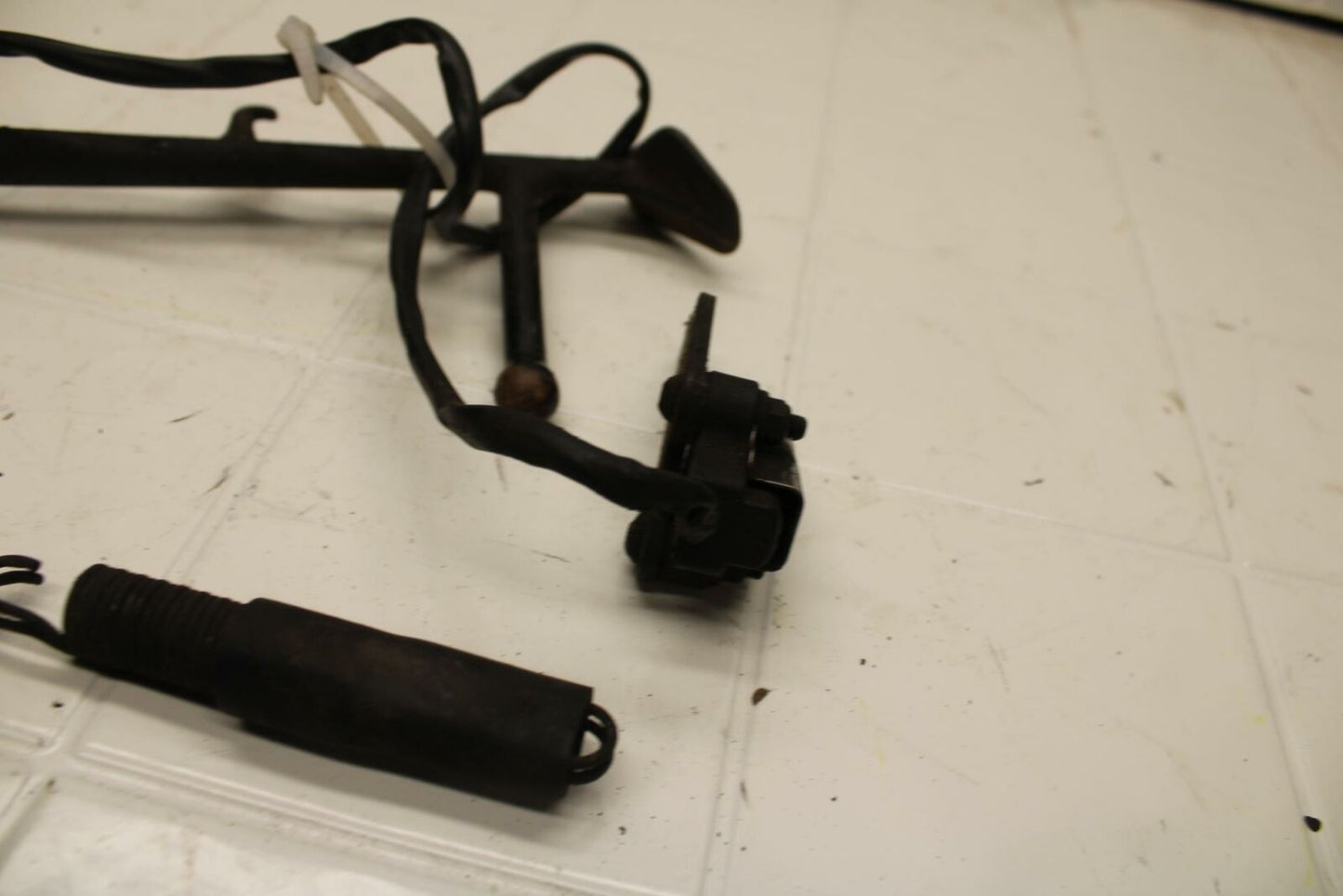 01-05 YAMAHA FZS1000 KICKSTAND SIDE KICK STAND BB 04