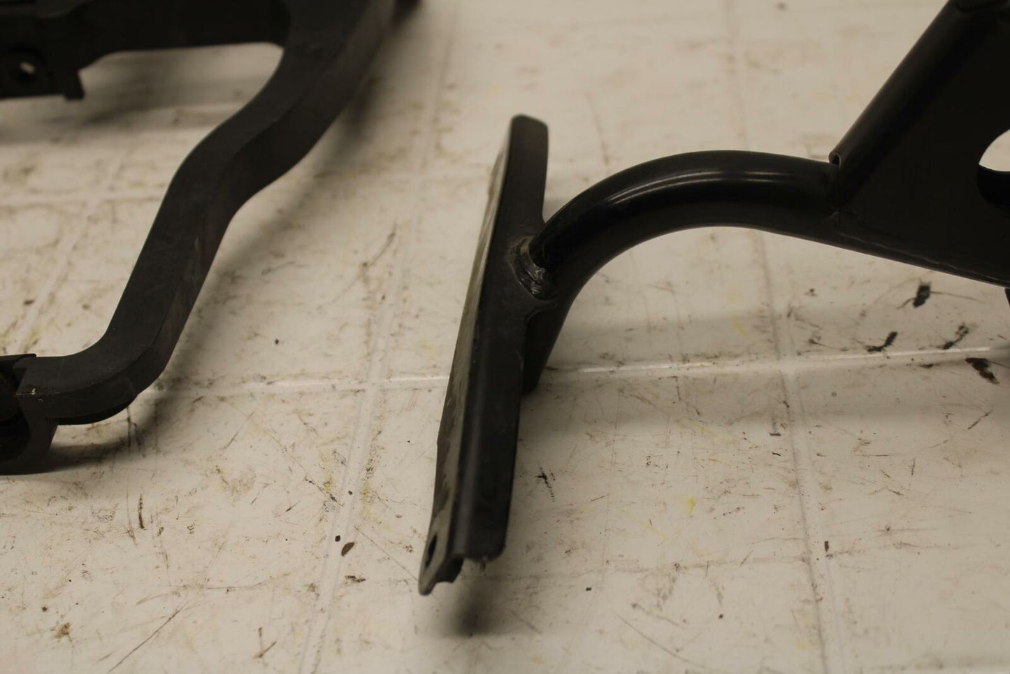 04-05 SUZUKI KATANA 750 GSX750F UPPER FAIRING MIRROR GAUGES STAY BRACKET BB16