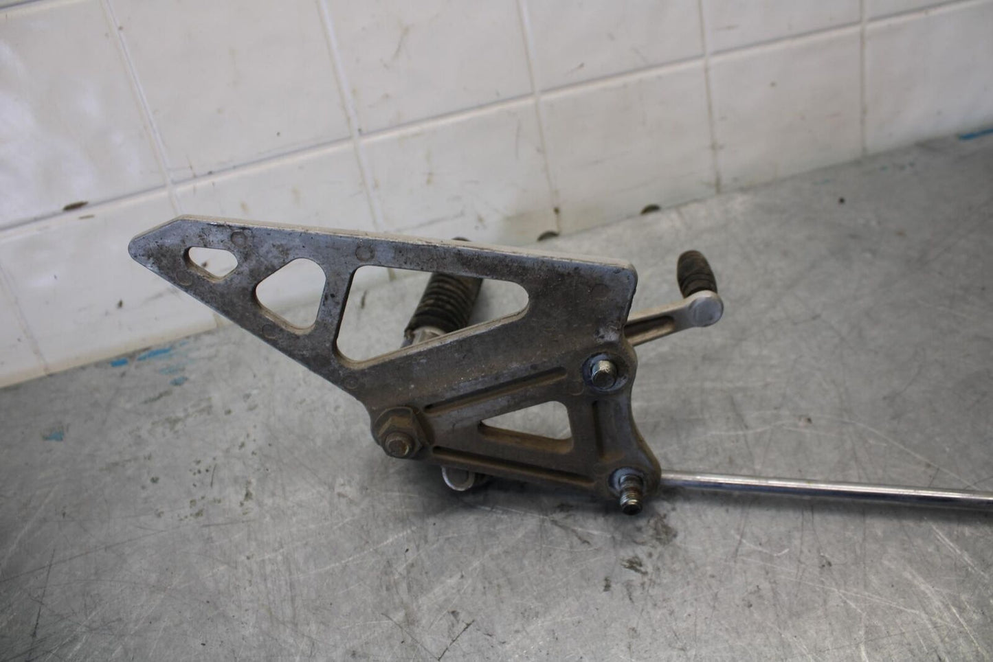 91-92 SUZUKI GSXR1100 GSXR 1100M LEFT REARSET REAR SET FOOT PEG W SHIFTER BB435