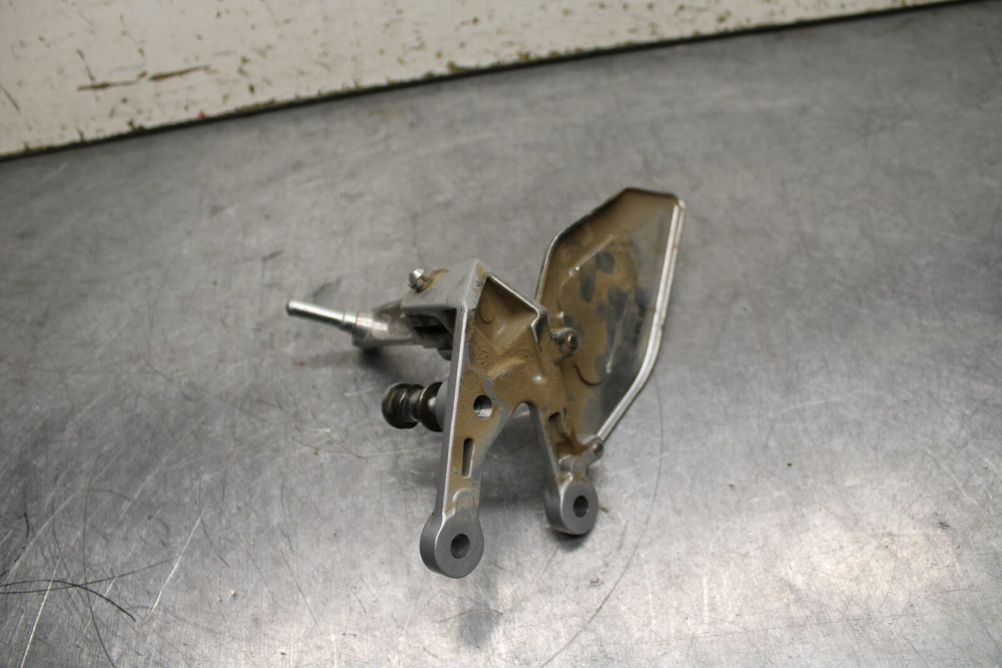 19-24 YAMAHA R3 LEFT REARSET REAR SET DRIVER FOOT PEG REST STOP BB736
