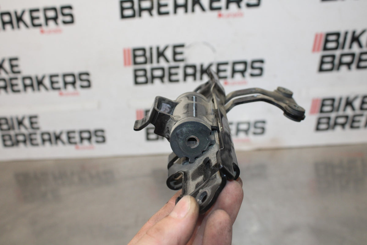 04-05 KAWASAKI NINJA ZX10R GAS TANK FUEL CELL RESERVOIR BRACKET MOUNT BB931