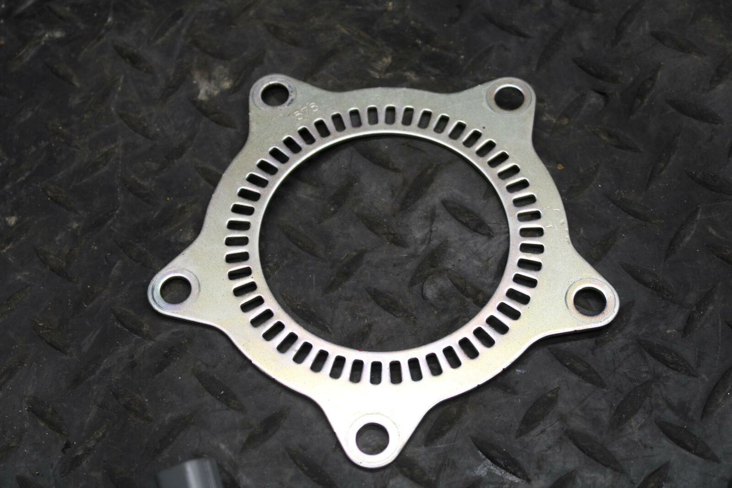 17 KAWASAKI NINJA 300 FRONT WHEEL ABS BRAKE RING DISC SENSOR BB215