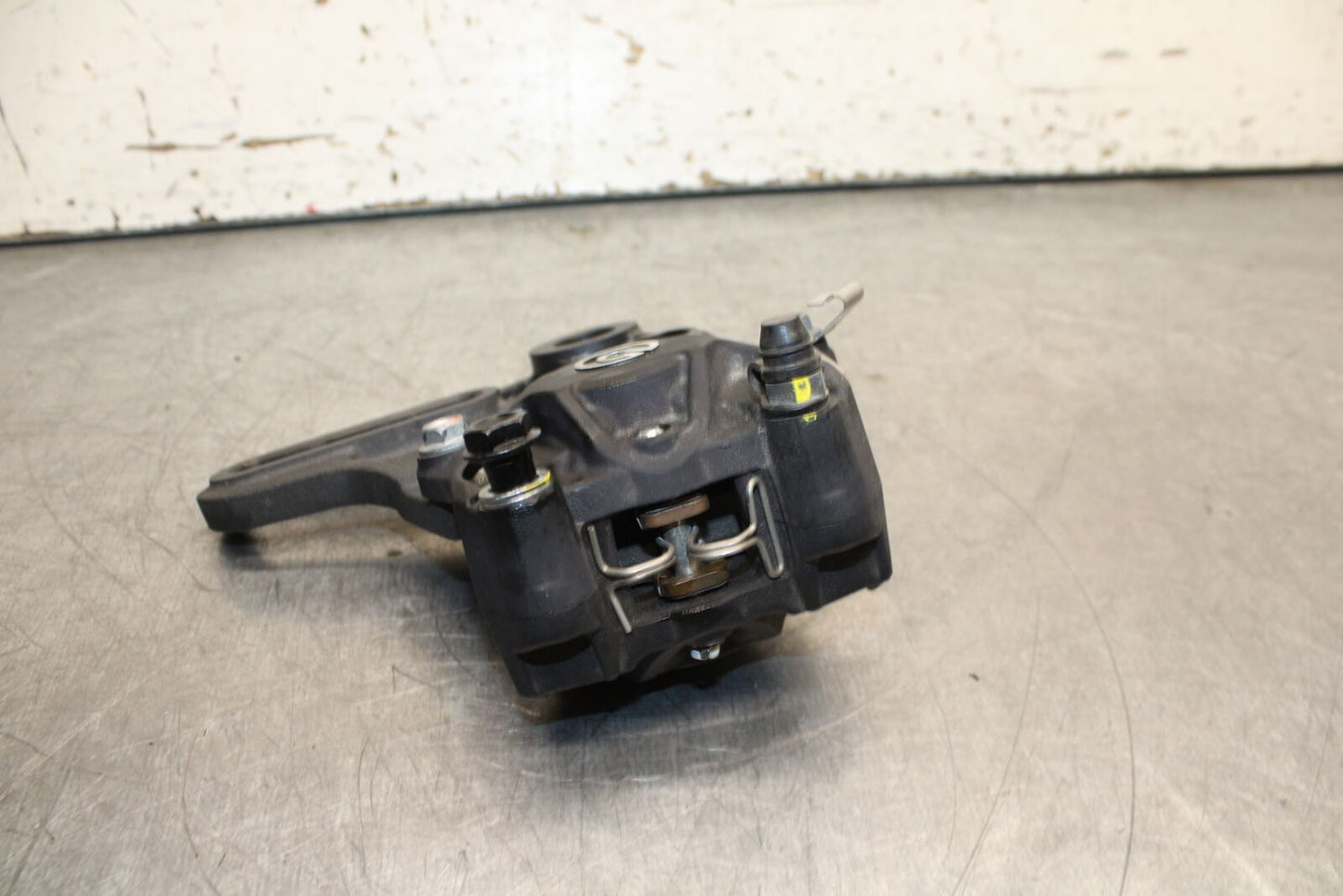 21-24 APRILIA TUONO 660 FACTORY REAR BACK BRAKE CALIPER W MOUNT BRACKET BB733