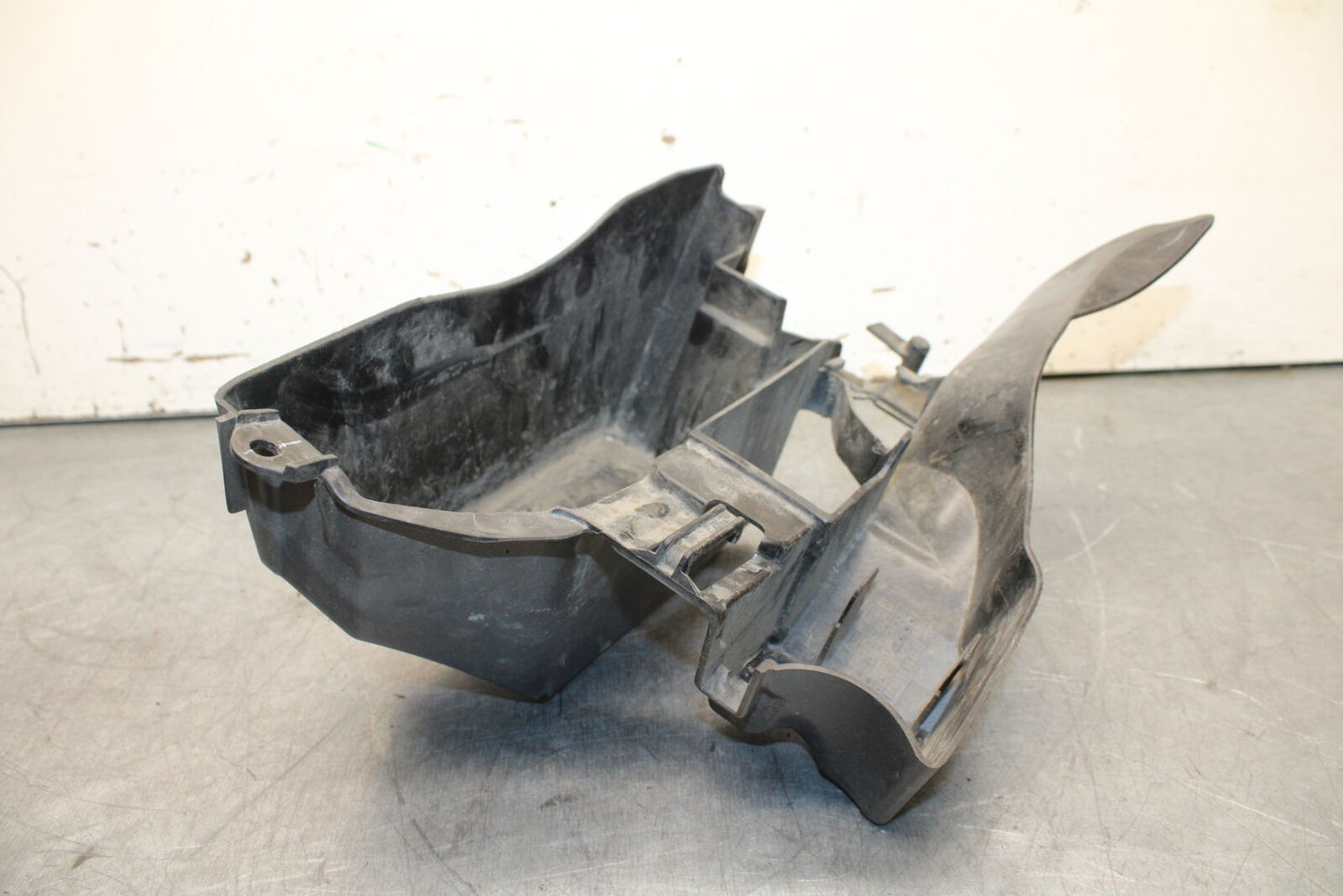12-17 KAWASAKI ER-6N Z650 REAR BACK TAIL UNDERTAIL BATTERY TRAY PLASTIC BB709