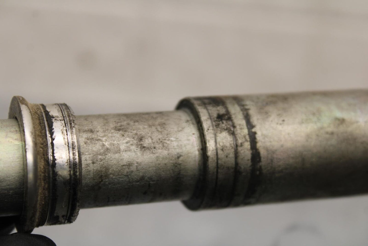 2015 Suzuki GSXR750 FRONT WHEEL RIM AXLE PIVOT BOLT 54711-14J00 BB595