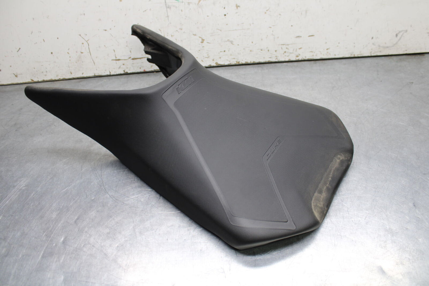 17-24 KTM 390 DUKE FRONT DRIVERS SEAT PAD SADDLE PILLION BB734