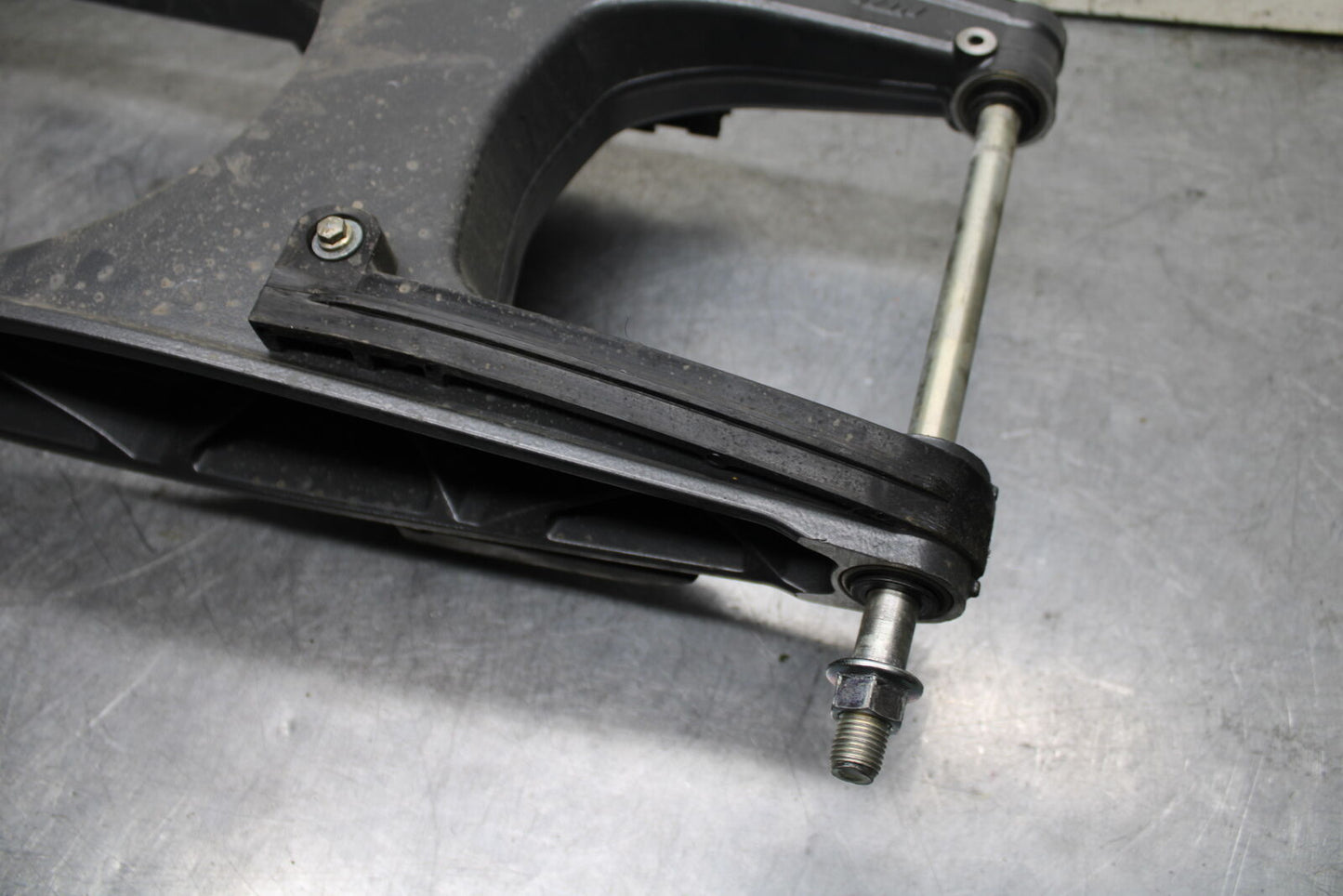 17-24 KTM 390 DUKE REAR SWINGARM BACK SUSPENSION SWING ARM BB734
