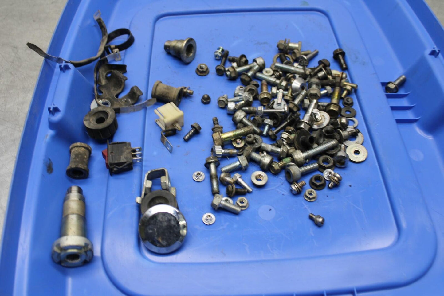 1985 Honda Shadow 500 VT500C MISCELLANEOUS BOLTS HARDWARE MOTOR SCREWS BB615