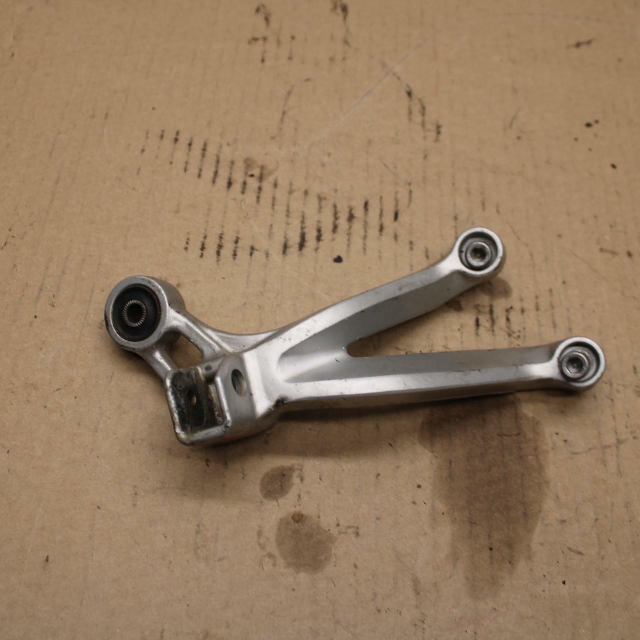 01 SUZUKI GSXR1000 RIGHT REAR BACK PASSENGER HANGER BB155b