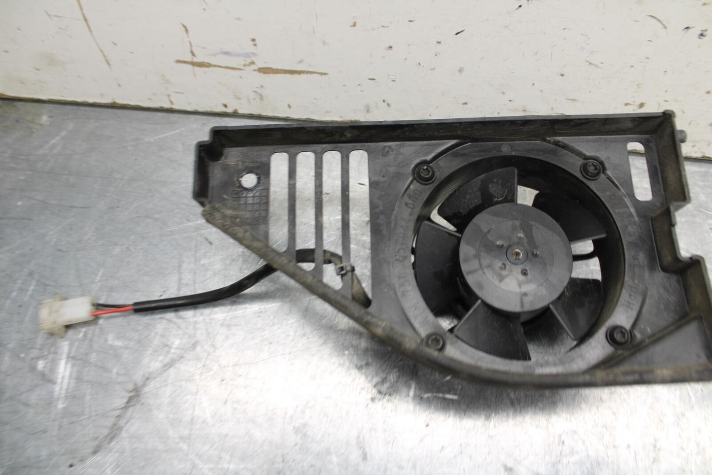 16-18 KTM 690 DUKE ENGINE RADIATOR COOLING FAN BB631
