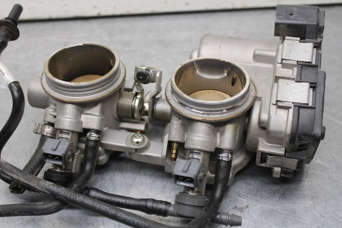 20-23 APRILIA RS660 MAIN FUEL INJECTORS / THROTTLE BODIES BB643