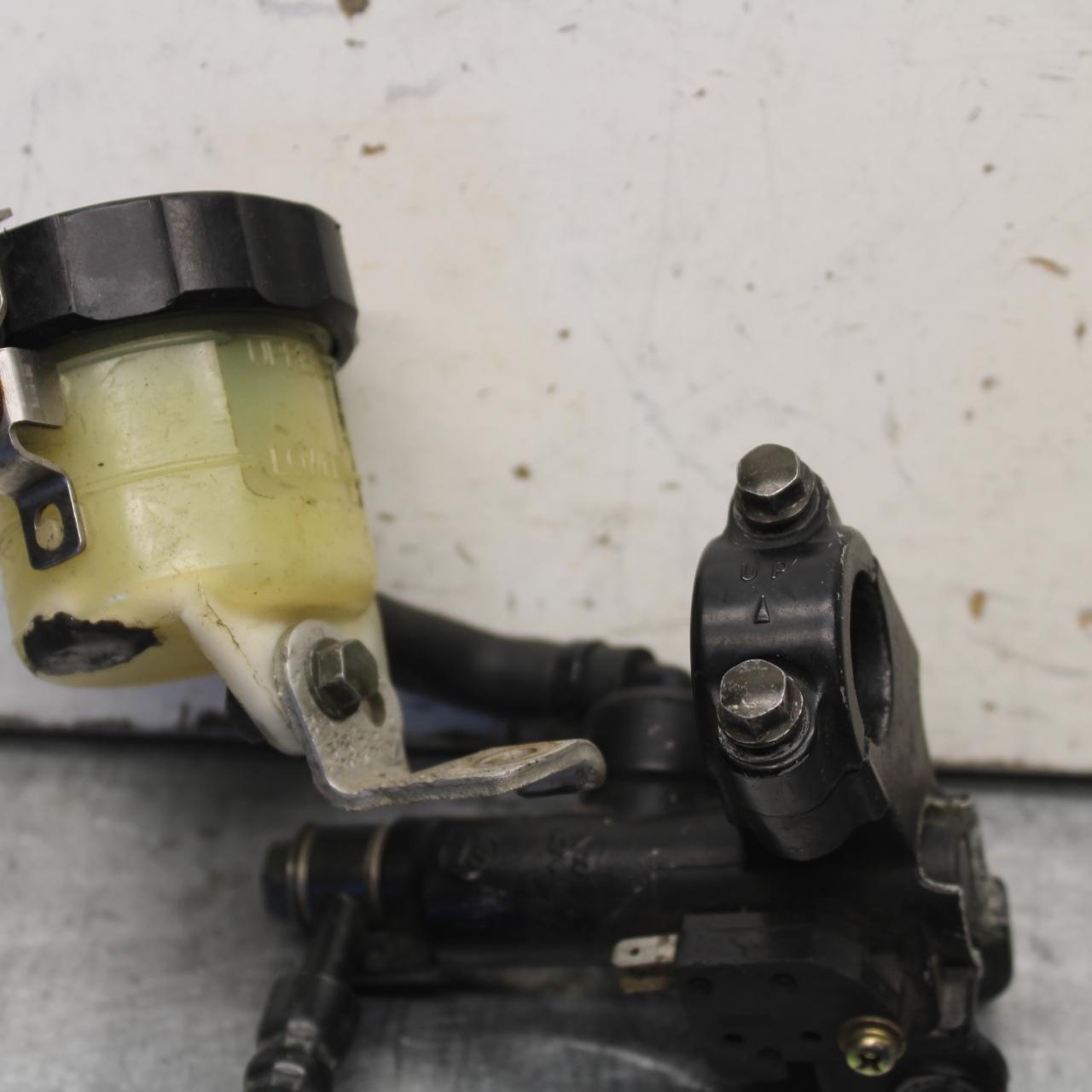 01-03 SUZUKI GSXR600 FRONT BRAKE MASTER CYLINDER BB639