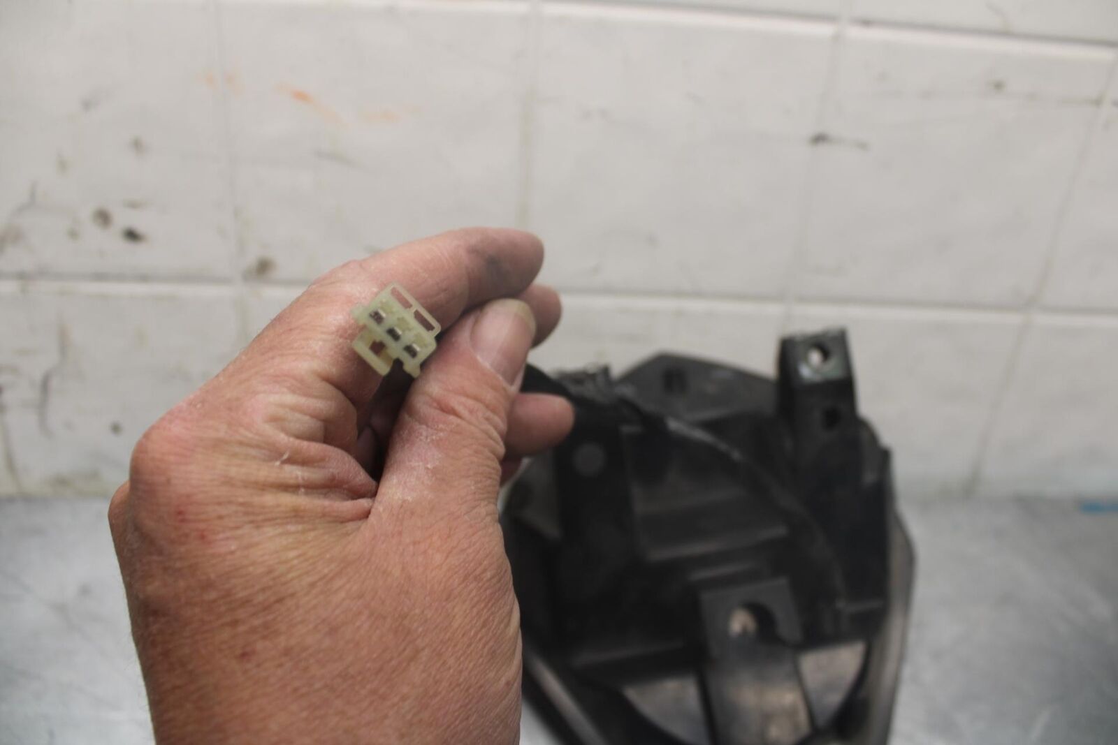 03-04 SUZUKI GSXR1000 REAR TAIL TAILLIGHT BACK BRAKE LIGHT 35710-18G31 BB459