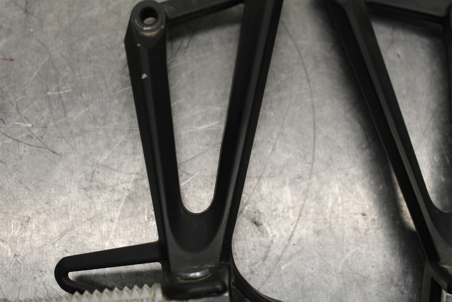 19-24 YAMAHA R3 REAR BACK PASSENGER PEG SET PAIR BB736